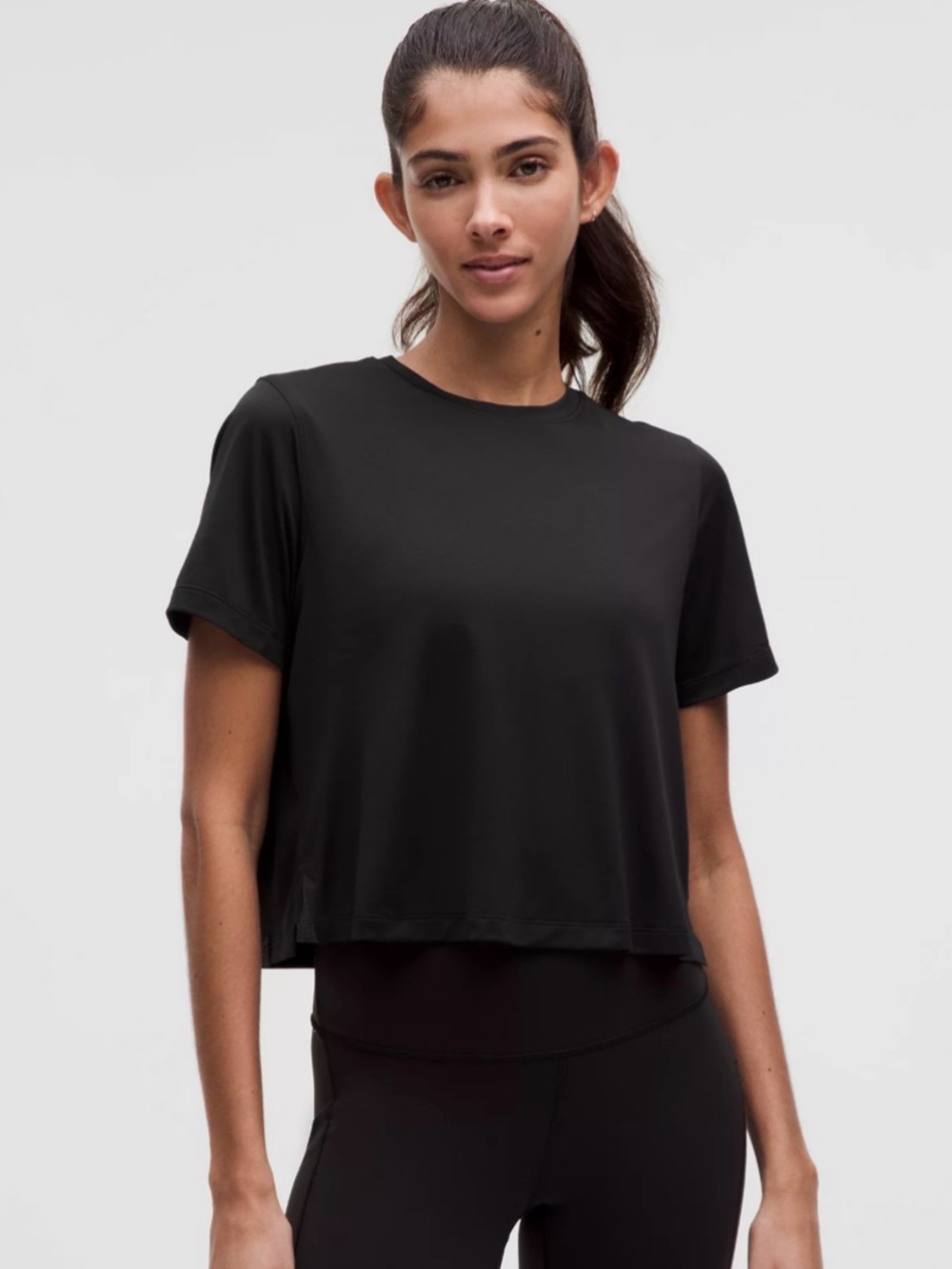 Lululemon women’s ultralight waist length tee